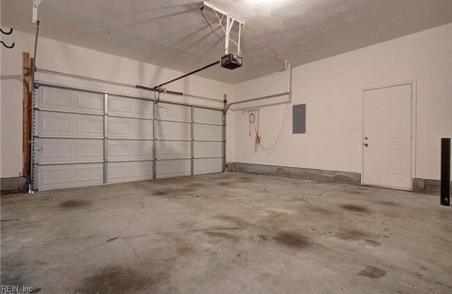 Foto del edificio - Call Sabrina Thomas Office at 757-767-0767 for more information
