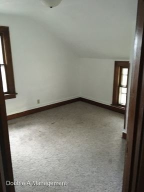 Building Photo - 3 br, 1 bath House - 2829 E 4th St