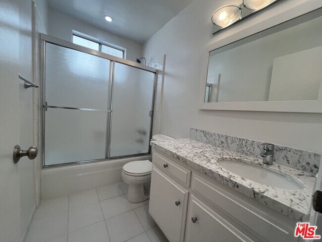 Foto del edificio - 11937 Darlington Ave