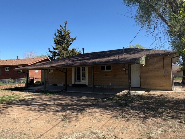 Foto del edificio - Newly Updated - Spacious 5 Bed 2 Bath Home