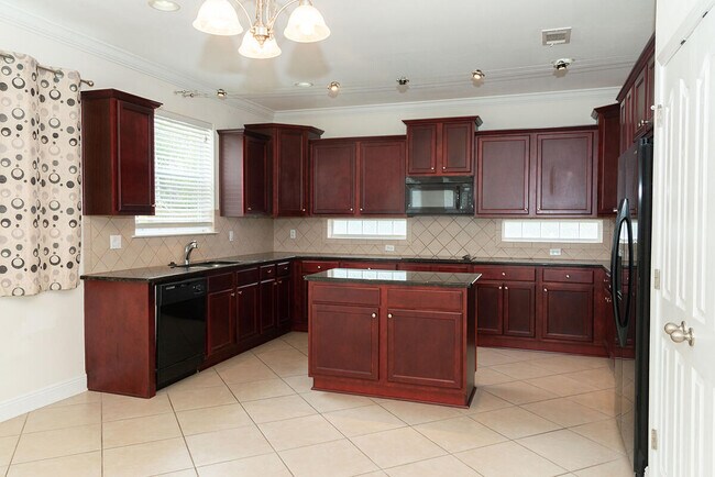 Building Photo - 876 Solimar Way