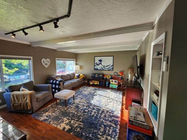 Foto del edificio - Charming North Everett Home