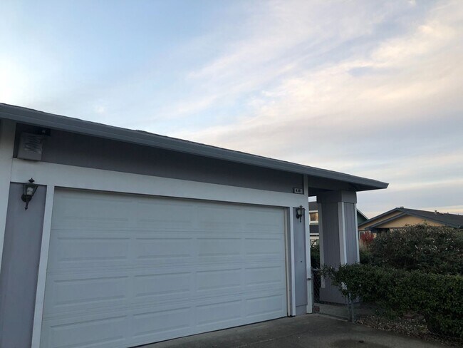 Foto del edificio - Lovely 3 bedroom House in G Section of Rohnert Park Available Soon!