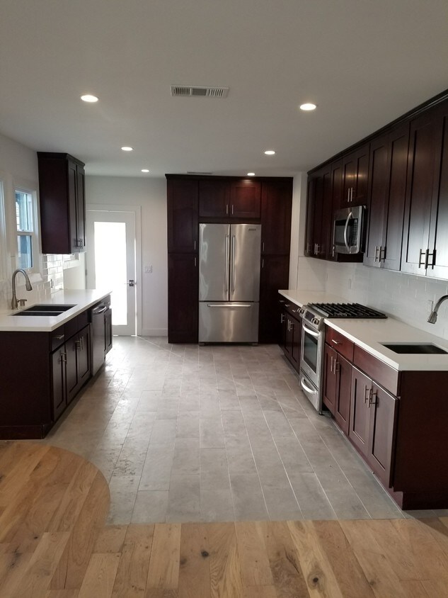 Primary Photo - 1239 S Sherbourne Dr
