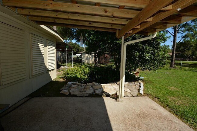 Building Photo - 10701 N Morningview St