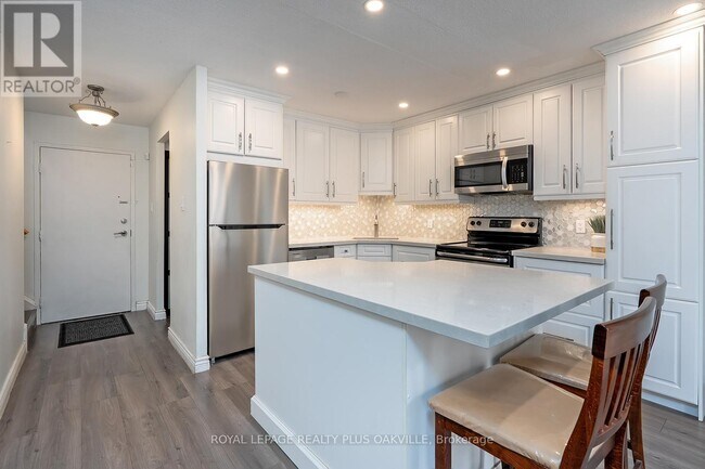 Photo du bâtiment - 1058 Falgarwood Dr