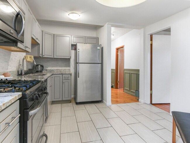 Building Photo - 3052 S Lyman St