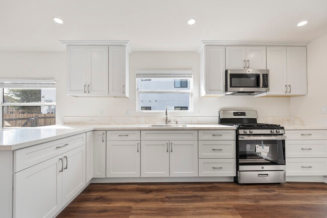 Building Photo - 1443 W 36th Pl