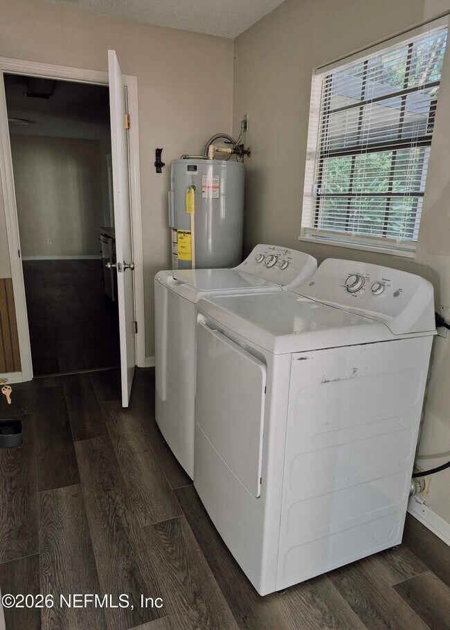 Foto del edificio - 604 Holly Ln