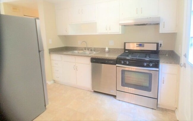 Building Photo - 2875 Woodburn Ct