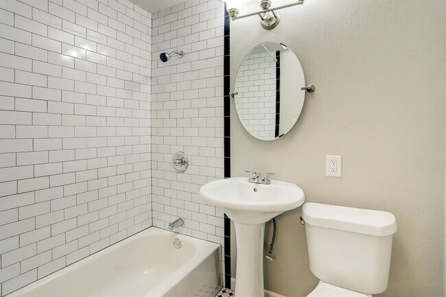 Foto del edificio - 2647 Greenbriar Dr