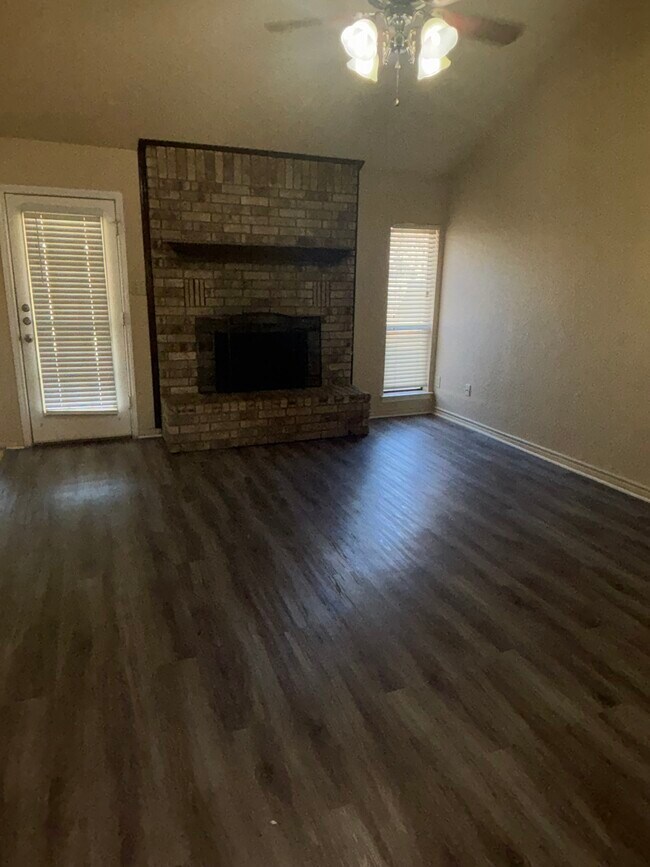 Building Photo - 109 E Blancas Dr