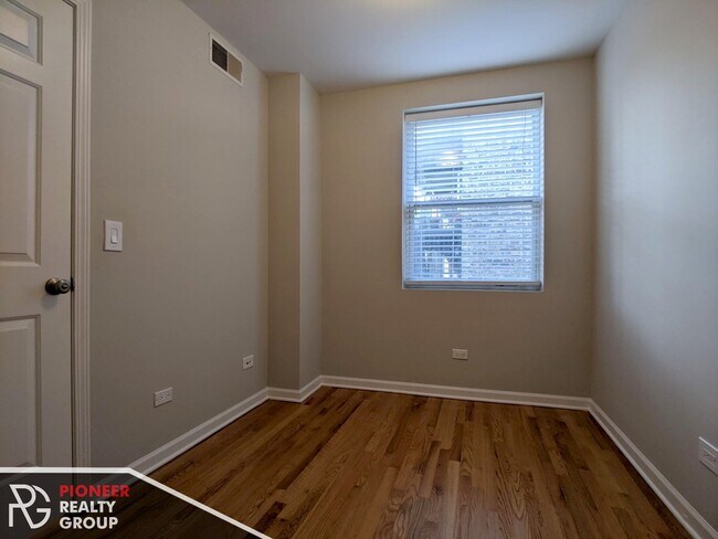 Foto del edificio - 2519 W Leland Ave