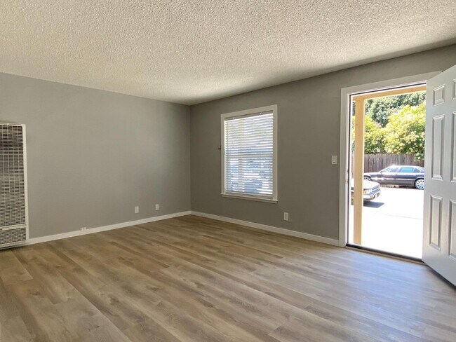 Building Photo - 1315 Ebener St