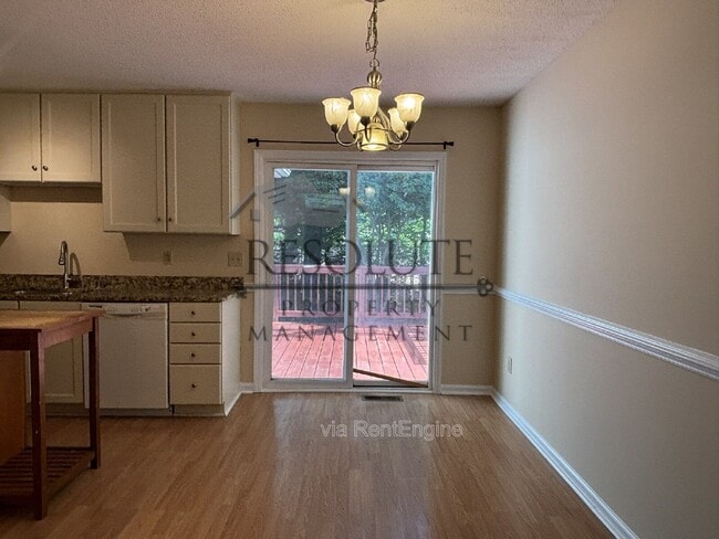 Foto del edificio - 4632 Timberhurst Dr