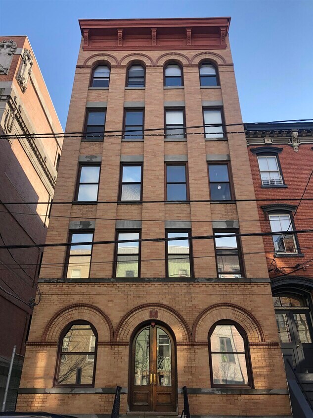 Primary Photo - 319 8th St