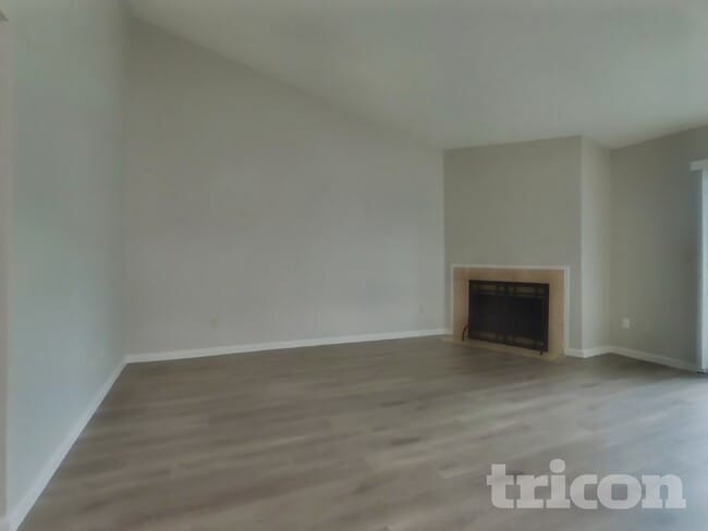 Building Photo - 9411 Aizenberg Cir