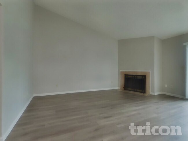 Foto del edificio - 9411 Aizenberg Cir