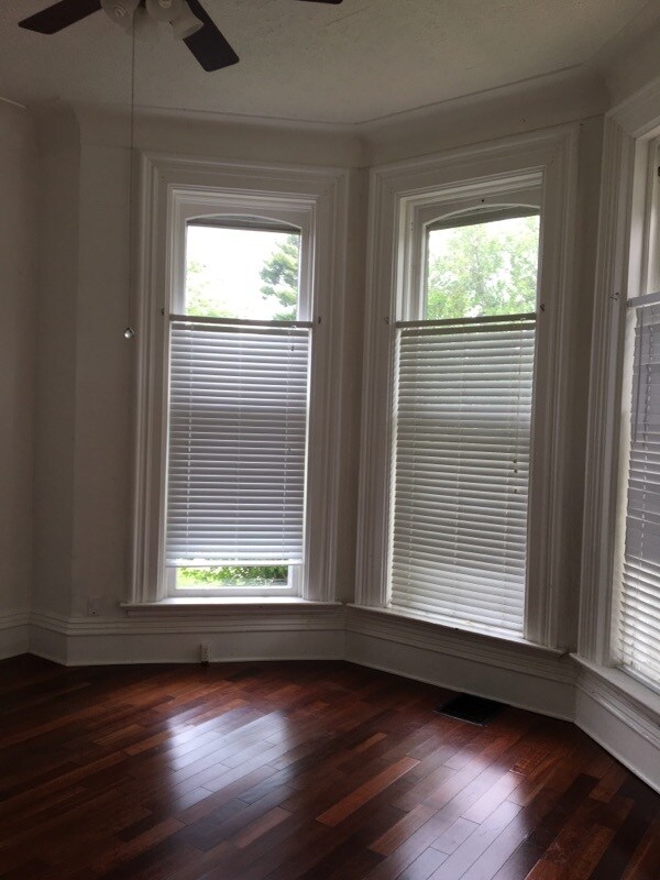 Building Photo - 824 N 10th St
