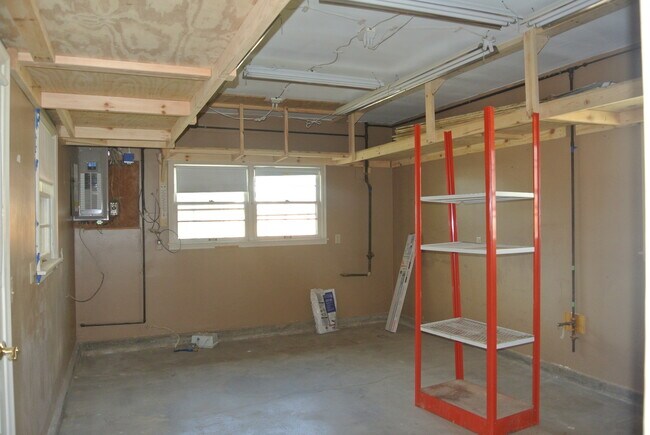 Building Photo - House- NW