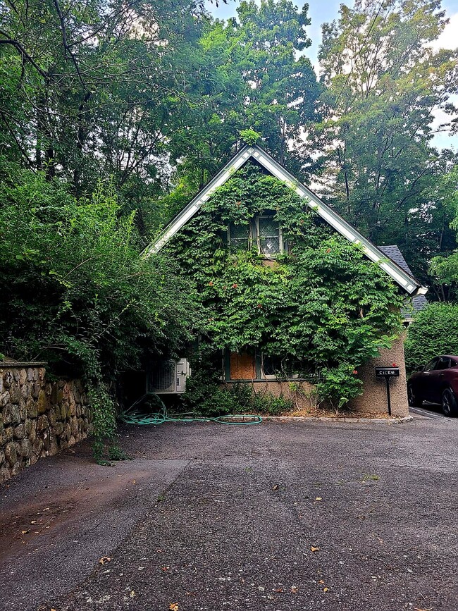 Building Photo - 29 Highland Ave