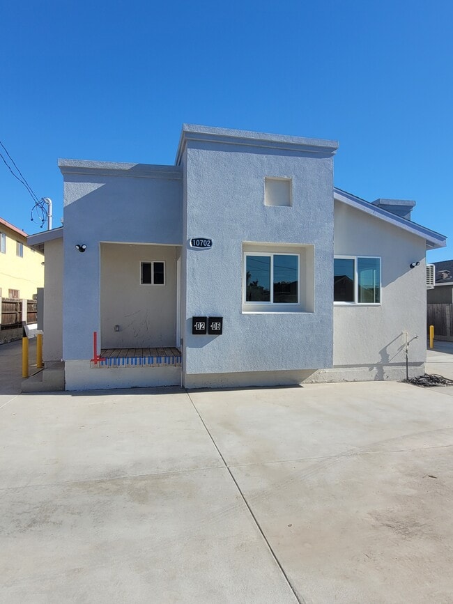 Foto del edificio - 10702 S Grevillea Ave