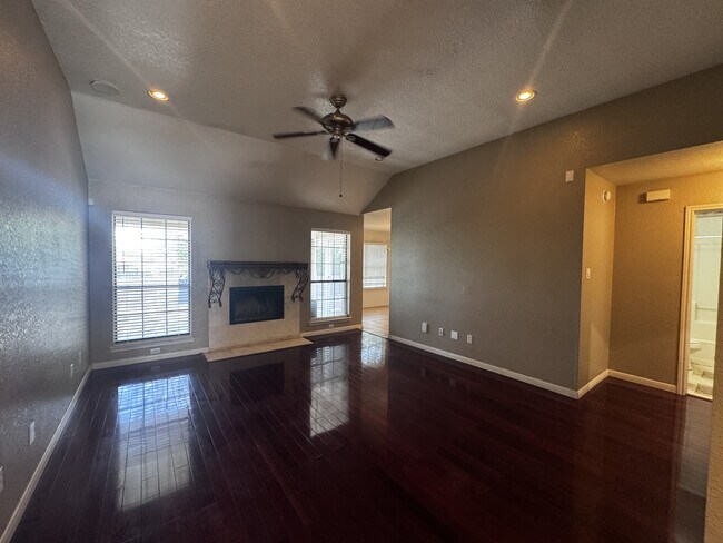 Building Photo - 1518 Chardonnay Dr