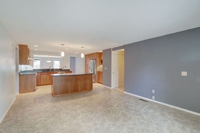 Foto del edificio - Kirkland Rambler with Amazing Back Yard!