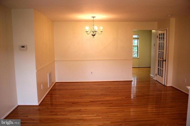 Building Photo - 8767 Deblanc Pl