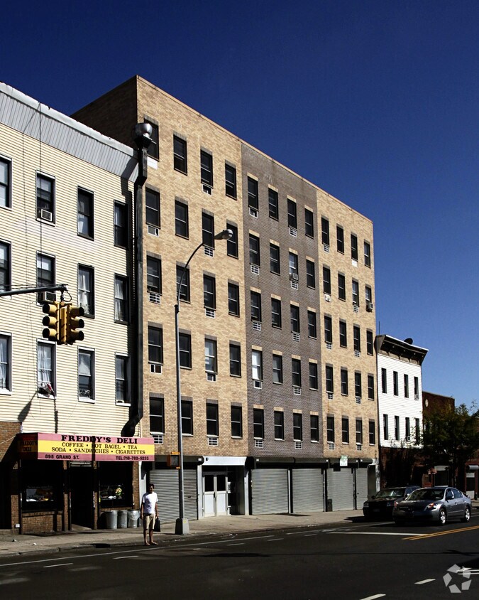 Building Photo - 897 Grand St