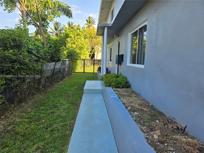 Foto del edificio - 150 NE 82nd Terrace