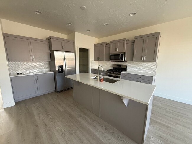 Building Photo - Home for Rent - Pool Access