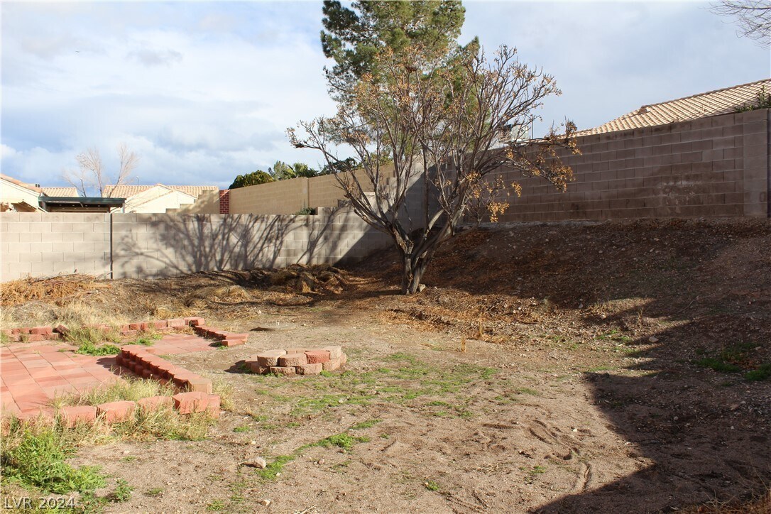 Building Photo - 212 Mariposa Way