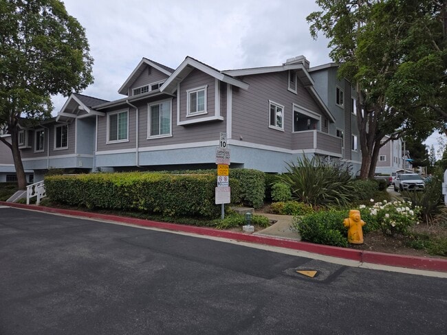 Building Photo - 7796 Essex Dr