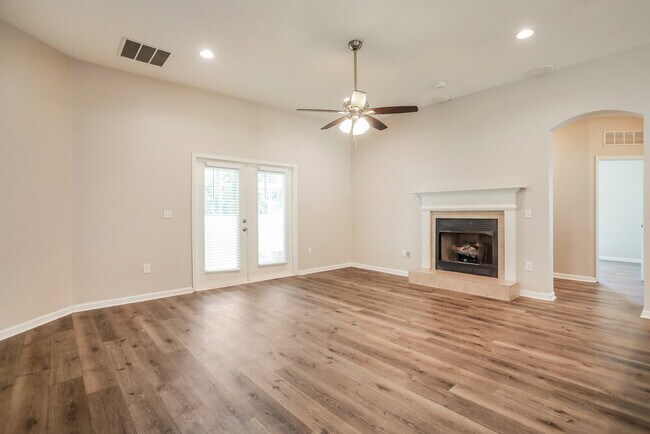 Foto del edificio - 3146 Wandering Oaks Dr