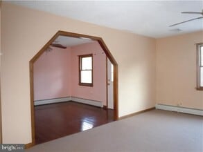 Building Photo - 742 Cherry Ave