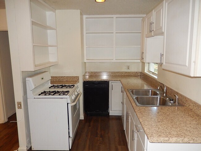 Foto del edificio - SPACIOUS 4/2 House! Walk/Bike to FSU/TCC! ...
