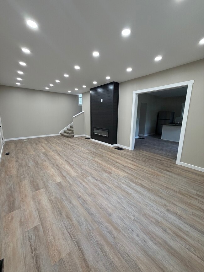Building Photo - 406 W Park Ave