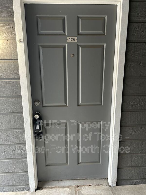 Foto del edificio - 18333 Roehampton Dr