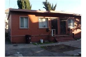 Building Photo - 2526 Myrtle St