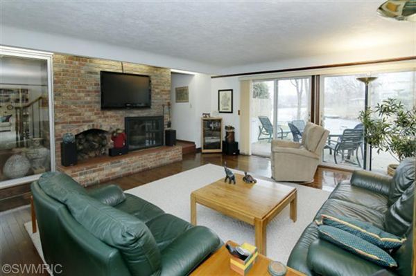 Building Photo - 204 Lynwood Dr