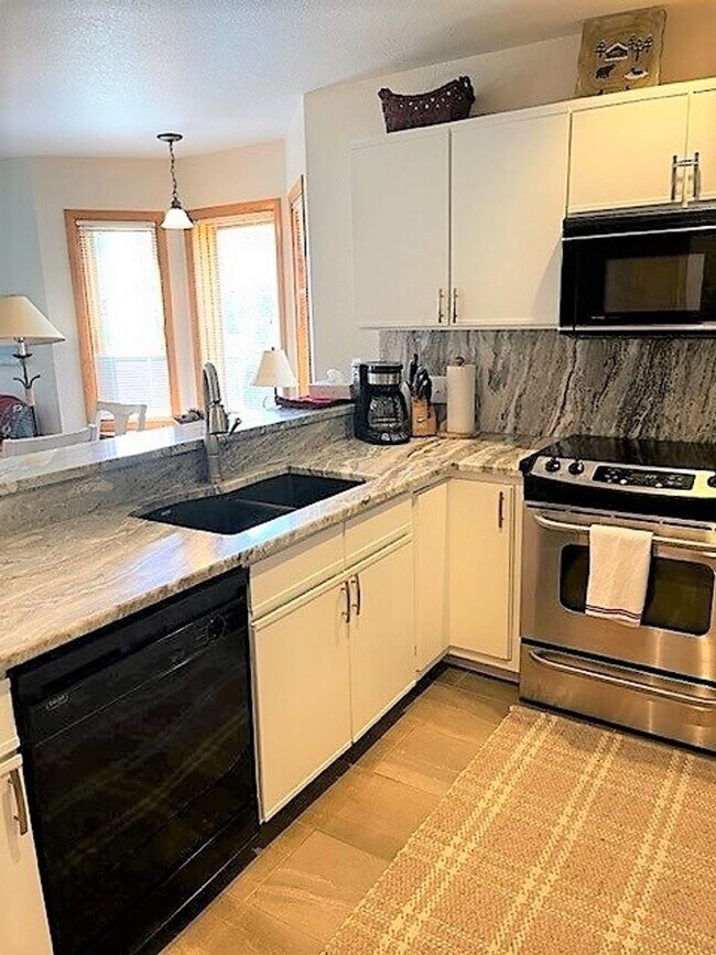 Building Photo - Winter Seasonal Rental- Cinnamon Ridge III...