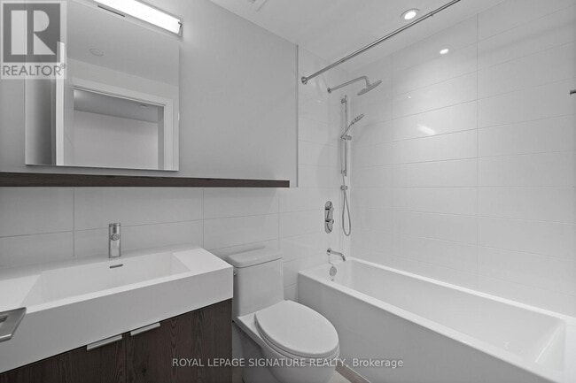 Photo du bâtiment - 664-664 Spadina Ave.