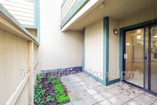 Building Photo - 100 Del Verde Cir