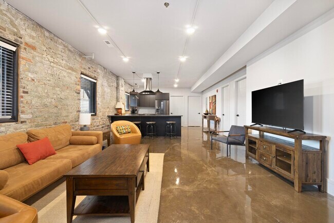 Building Photo - 18 Bank St