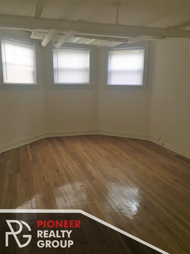 Primary Photo - 1311 Dempster St