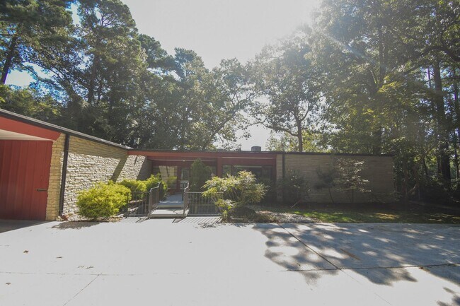 Foto del edificio - 4 Bedroom 3.5 Bathroom On The Lake!