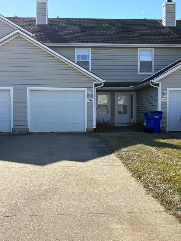 Building Photo - 1244 NW Phelps Dr