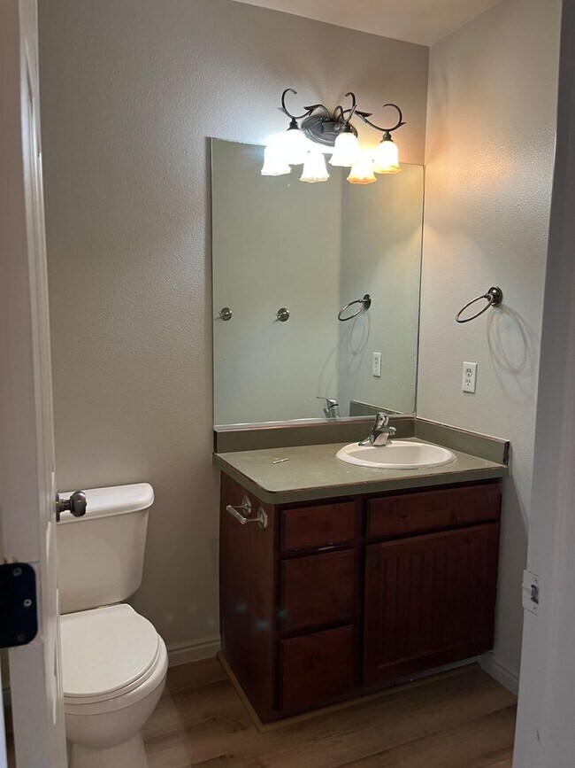 Foto del edificio - Three bedroom, 2.5 bath townhome