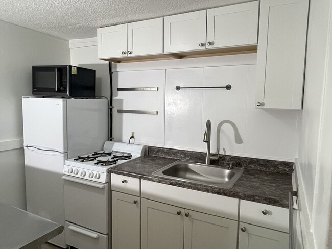 Building Photo - 1 bed 1 bath near UF law school